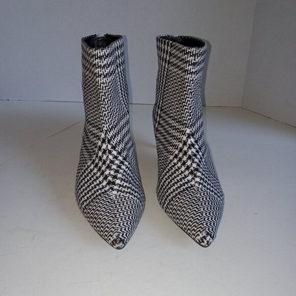 NWOB - Kendall‎ & Kylie Kara Houndstooth Pointed Toe Booties Kitten Hell S.7.5 - Picture 2 of 4